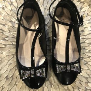 T-strap shiny girls shoes